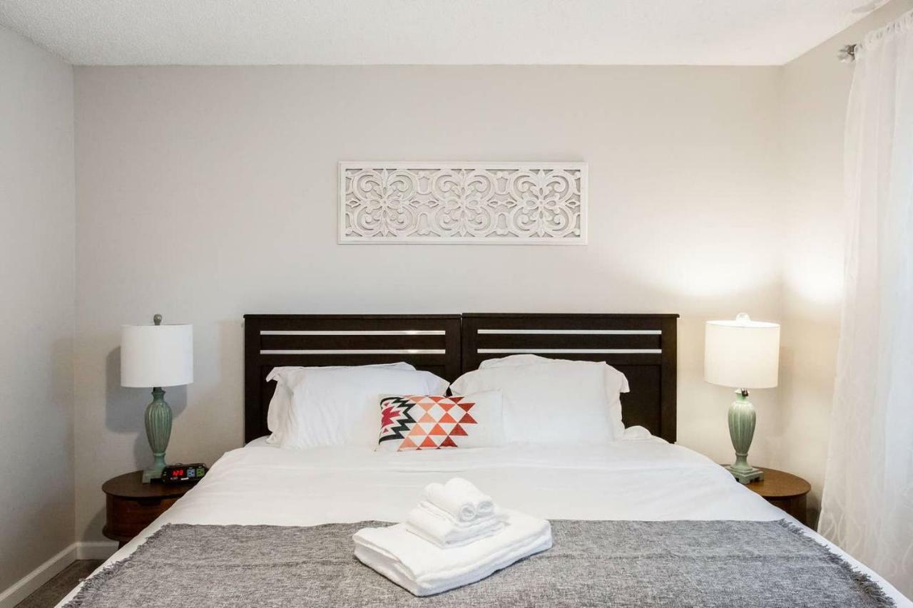 Modern + Cozy Townhome - Minutes To Avalon W/King Roswell Exterior photo